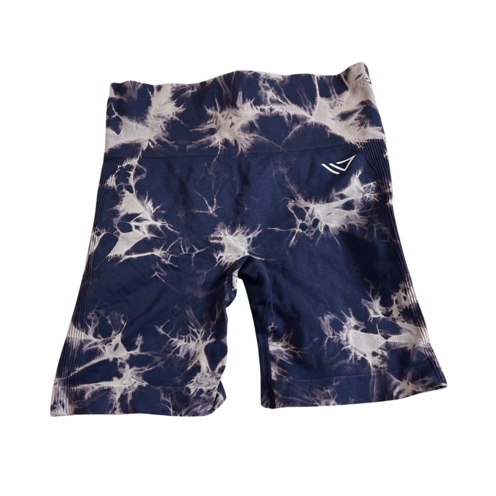 Limitless scrunch butt shorts size M